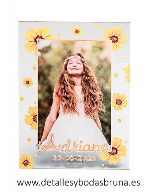 Marco Portafotos para Comunión Personalizado con foto de Metacrilato con Flores Amarillas