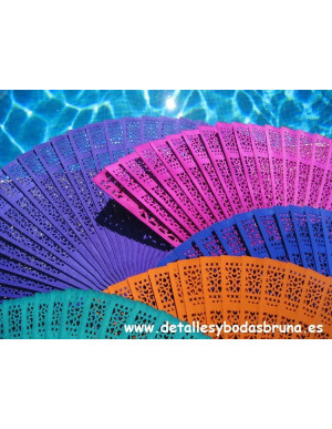 Abanico Calado de Madera en Bolsa de Organza