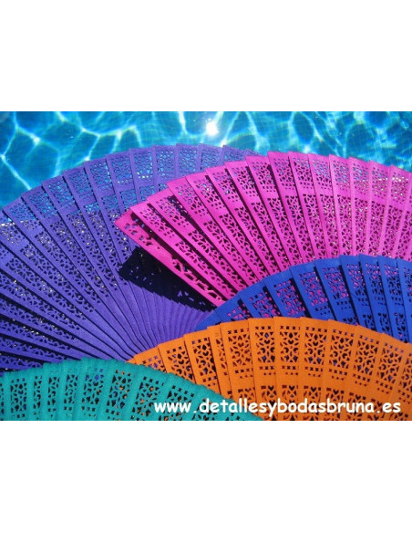 Abanico Calado de Madera en Bolsa de Organza